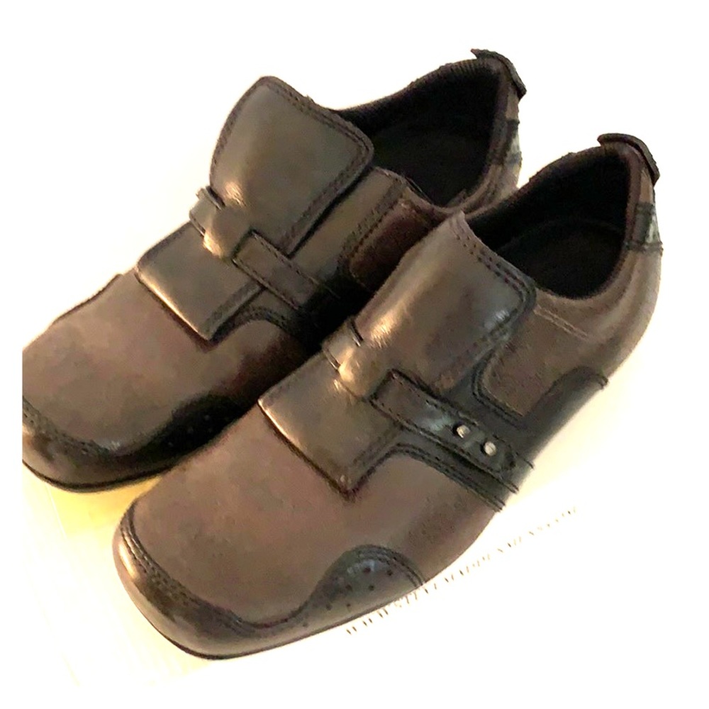 Leather sneakers